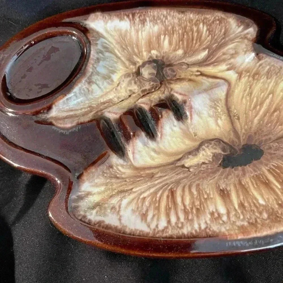 Vintage MCM Ries Hand Decorated Ashtray….. Excellent Condition 7” x 4 1/2” - Picture 2 of 4